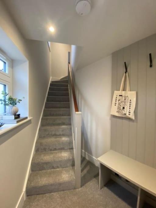 New Modern Studio Apartment Near To City Centre ソールズベリー エクステリア 写真