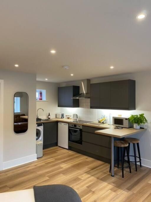 New Modern Studio Apartment Near To City Centre ソールズベリー エクステリア 写真