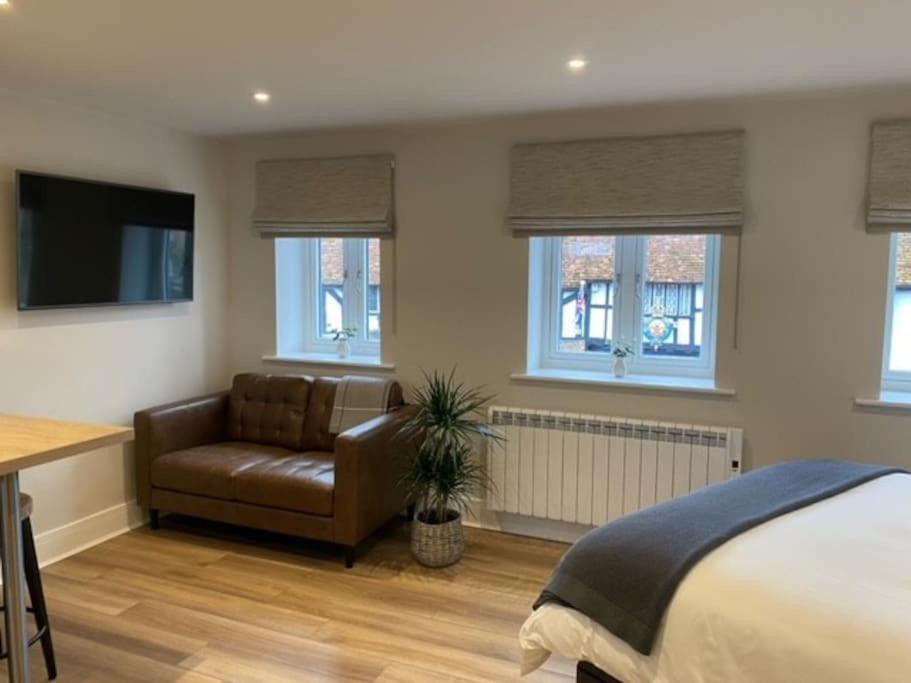 New Modern Studio Apartment Near To City Centre ソールズベリー エクステリア 写真